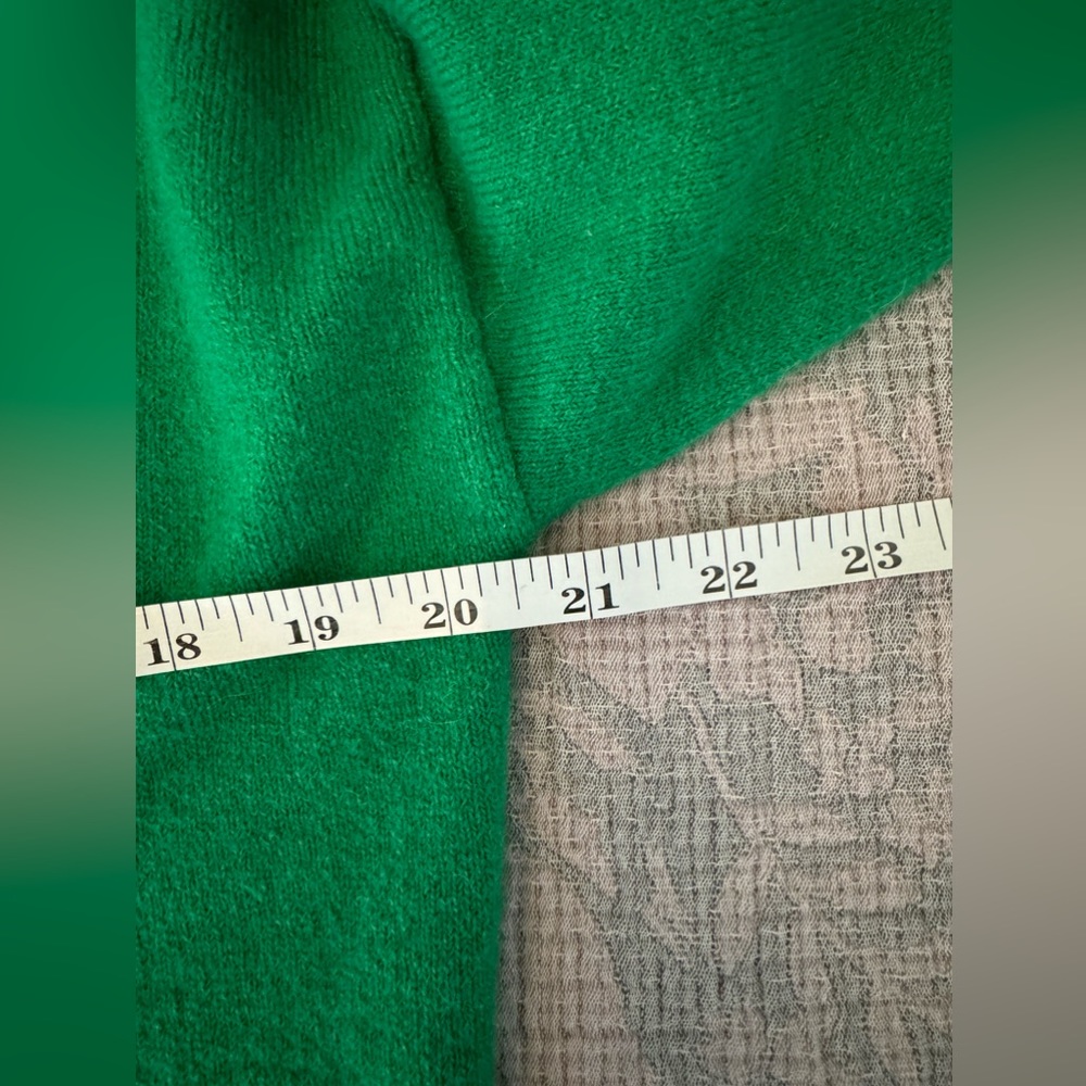 Collared V-neck sweater in Supersoft yarn - Picture 3 of 3